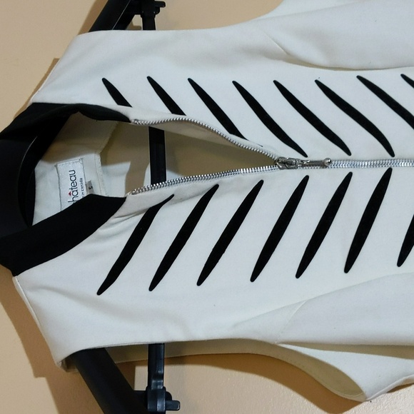 Le Chateau| Vintage White Zippered Vest with Black Stripe lines - Picture 3 of 11